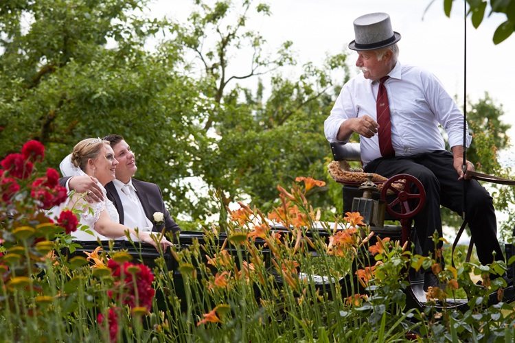 Hochzeitsparty im Weingut Schröder aufgenommen von den Fotostudio und Filmstudios BlickFang2 aus Weinheim und Andernach