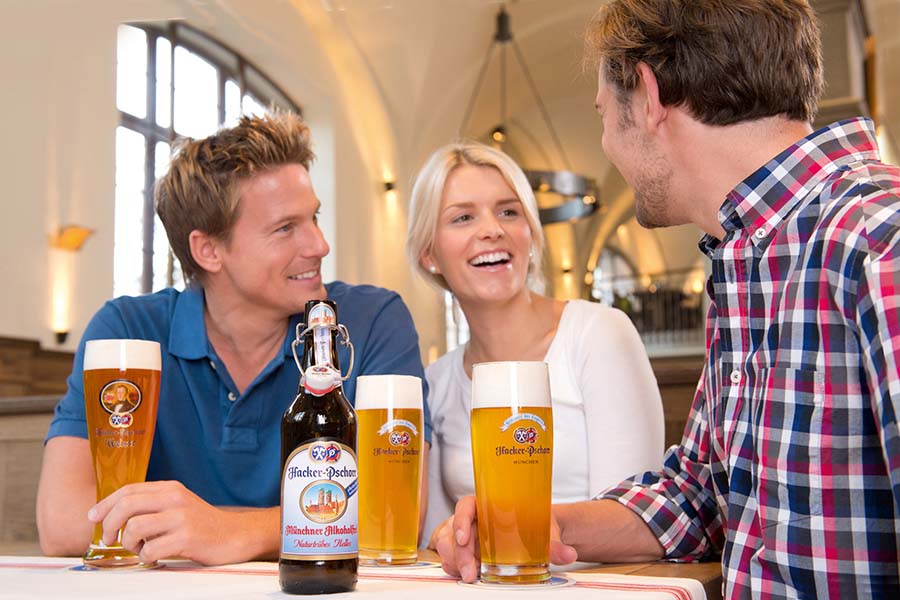 Werbefotografie: Die FotoStudios und Filmstudios BlickFang2 in Weinheim und Andernach bringen nicht nur Bier zum Schäumen