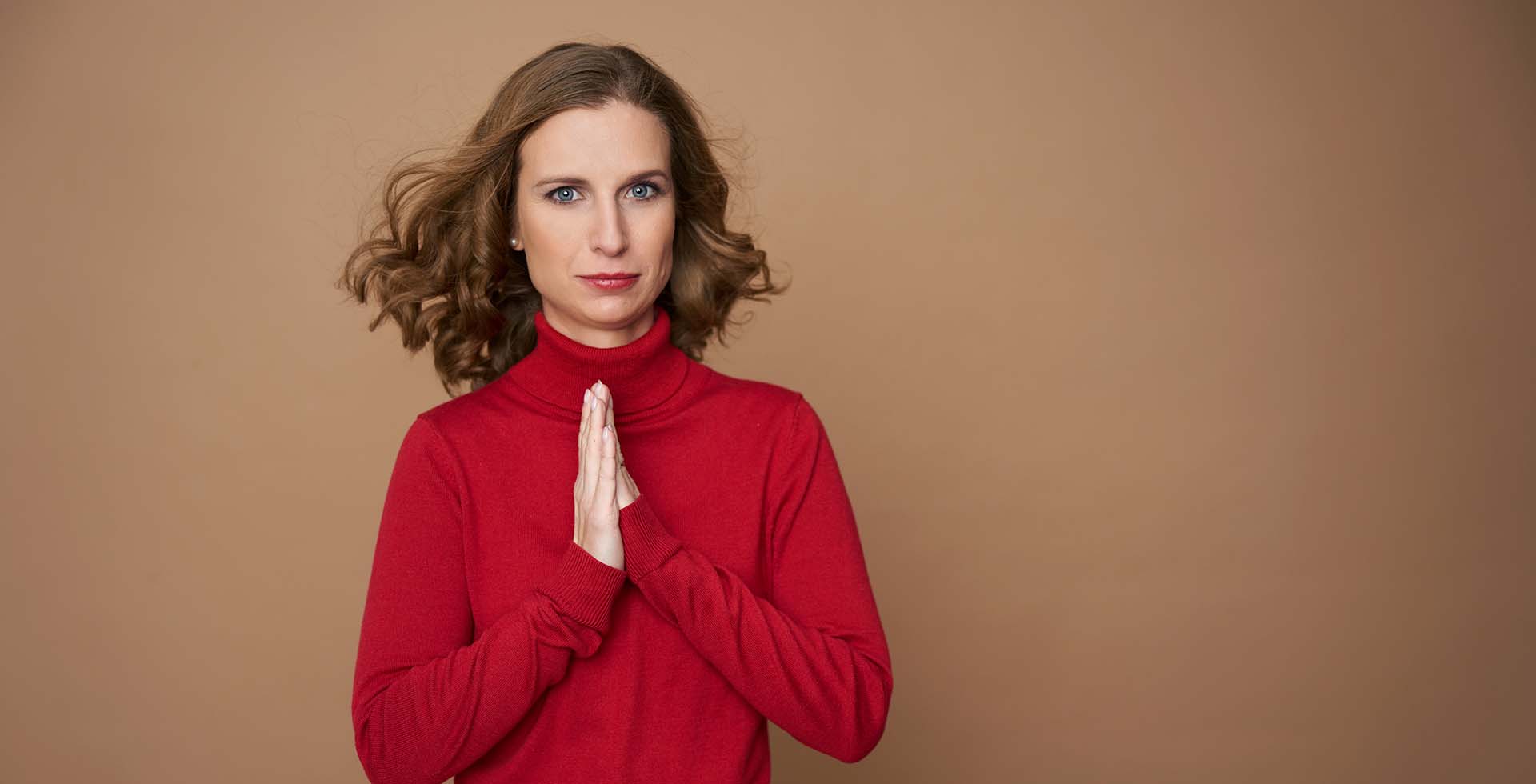 PorträtShooting #9: Frau im roten Rolli - Foto von Friedrich Schöllmann für Studio Blickfang2 in Weinheim und Andernach