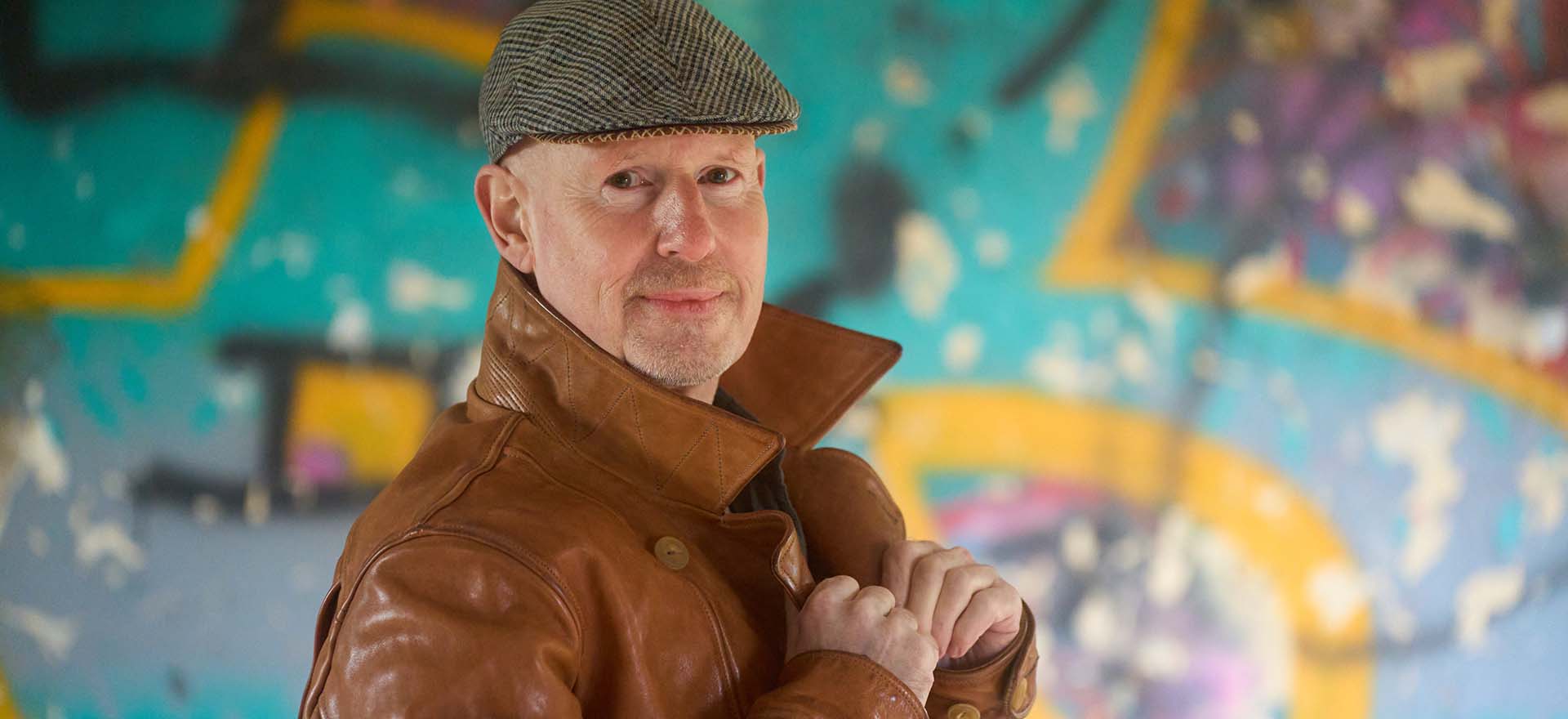 Lost Place: Outdoor-Portrait #4 eines lachenden Manns - fotografiert vom Studio Blickfang2 in Andernach und Weinheim