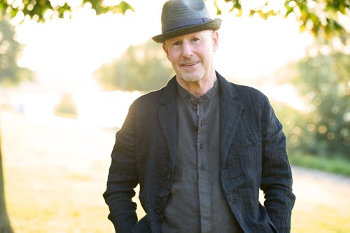 Sonnenüberflutetes Outdoor-Portrait #18 eines lachenden Manns - fotografiert vom Studio Blickfang2 in Weinheim und Andernach