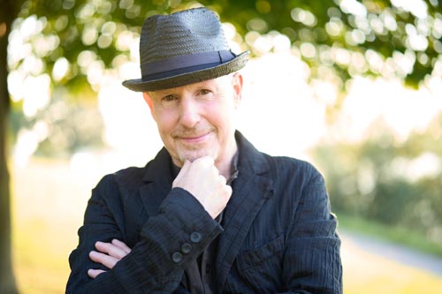 Sonnenüberflutetes Outdoor-Portrait #16 eines lachenden Manns - fotografiert vom Studio Blickfang2 in Weinheim und Andernach