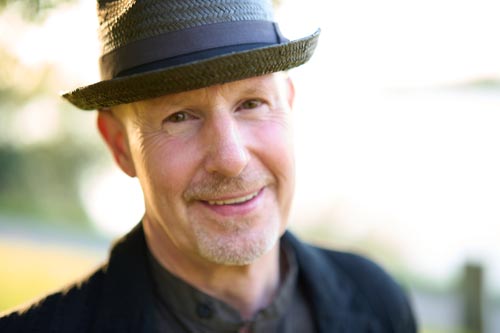 Sonnenüberflutetes Outdoor-Portrait #13 eines lachenden Manns - fotografiert vom Studio Blickfang2 in Andernach und Weinheim