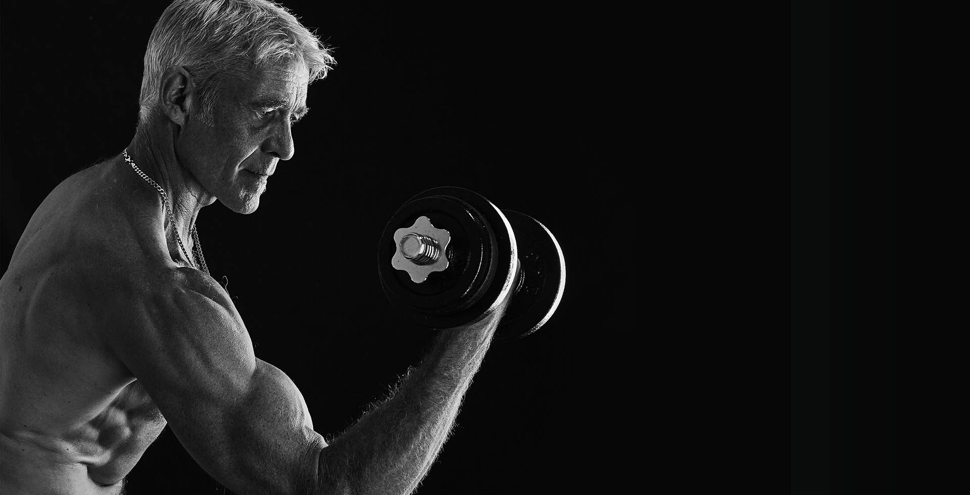 Körperlandschaft in s/w eines Bodybuilders #4 - Fotografiert von Heike Röhrup für Studio Blickfang2 in Andernach, Weinheim