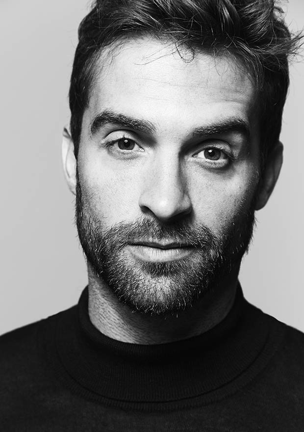 Ausdruckstarker Mann im Shooting, Porträtstudie #1 - fotografiert im FotoStudio Blickfang2 in Weinheim und Andernach