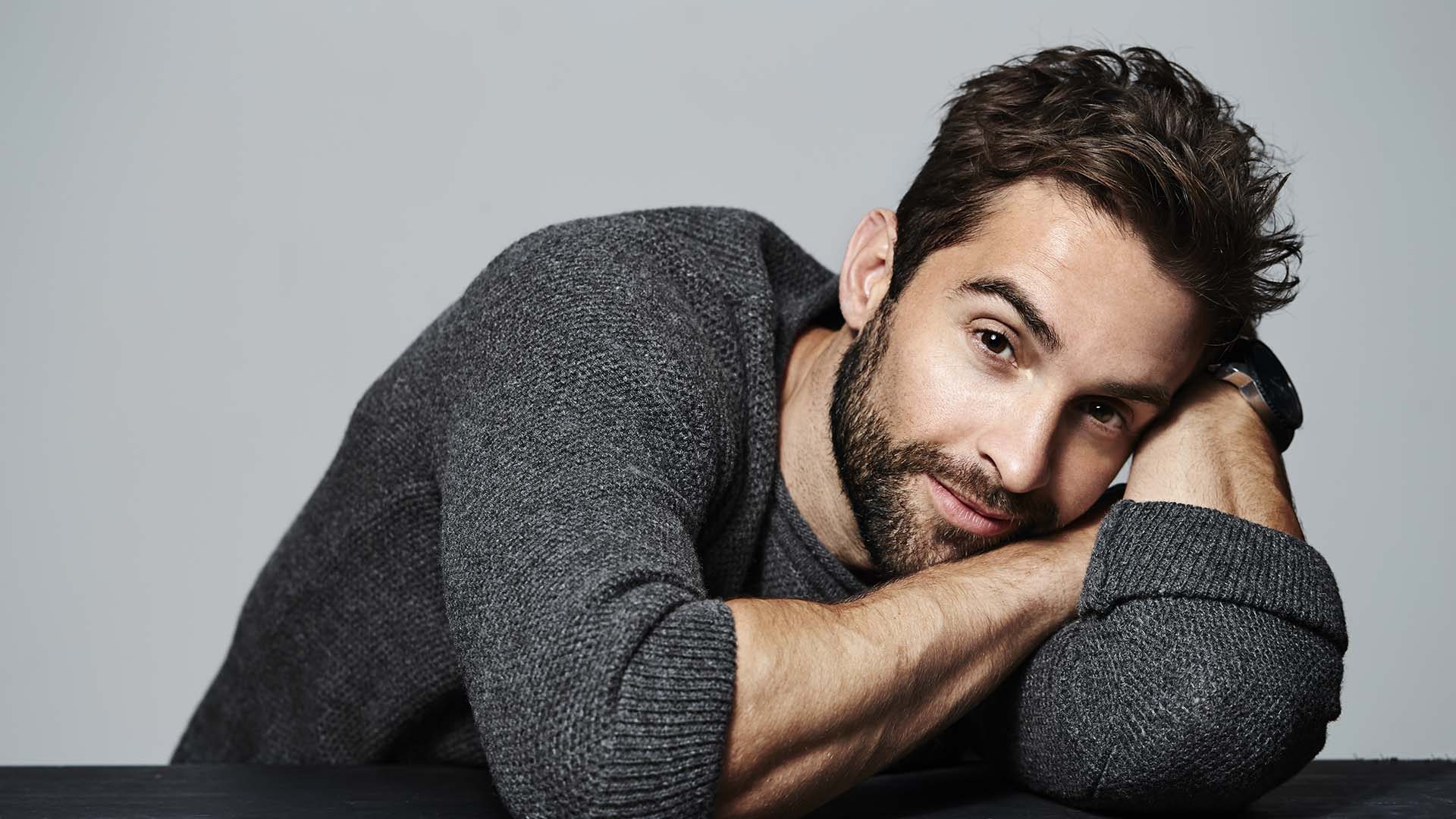 Ausdruckstarker Mann im Shooting, Porträtstudie #3 - fotografiert im FotoStudio Blickfang2 in Weinheim und Andernach